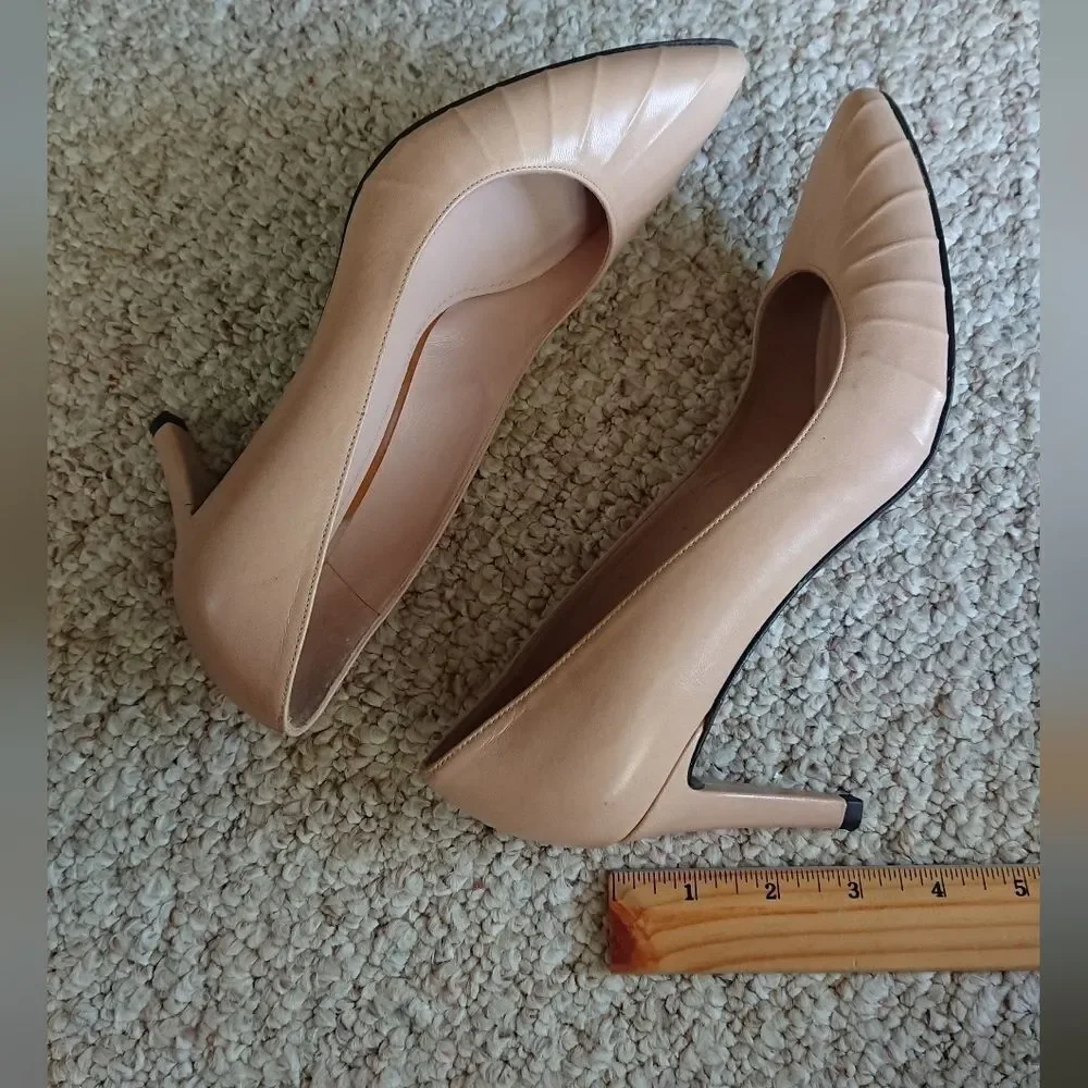 Stuart Weitzman Threads Ruched Pointy Pump size 8 M